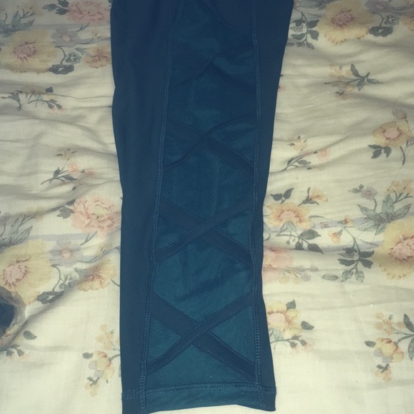 Lattice Strappy Mesh Workout Legging - Picture 3 of 4